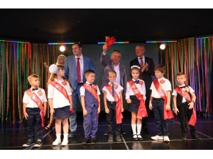 Rus Okulunun İlk Ders Zili Başkan Böcek’ten