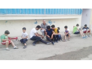 Sokakta Satranç Var