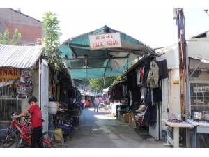 Yıllara Meydan Okuyan Tellal Pazarı Yoksulların Umudu