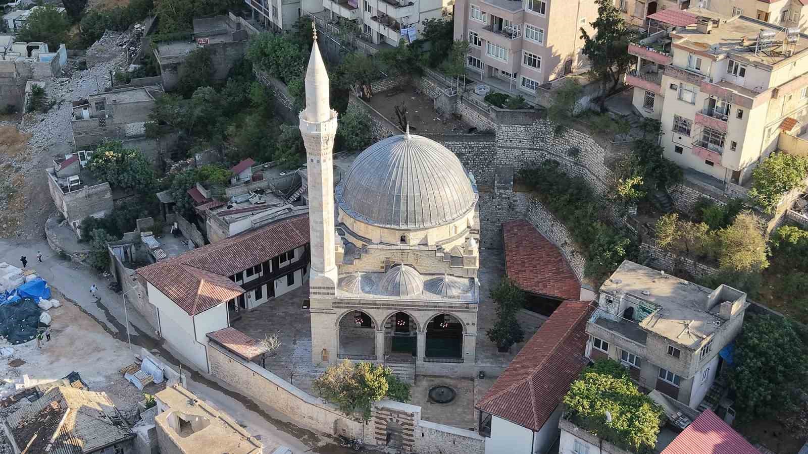 depremde-hasar-alan-5-cami-yeniden-ibadete-aciliyor