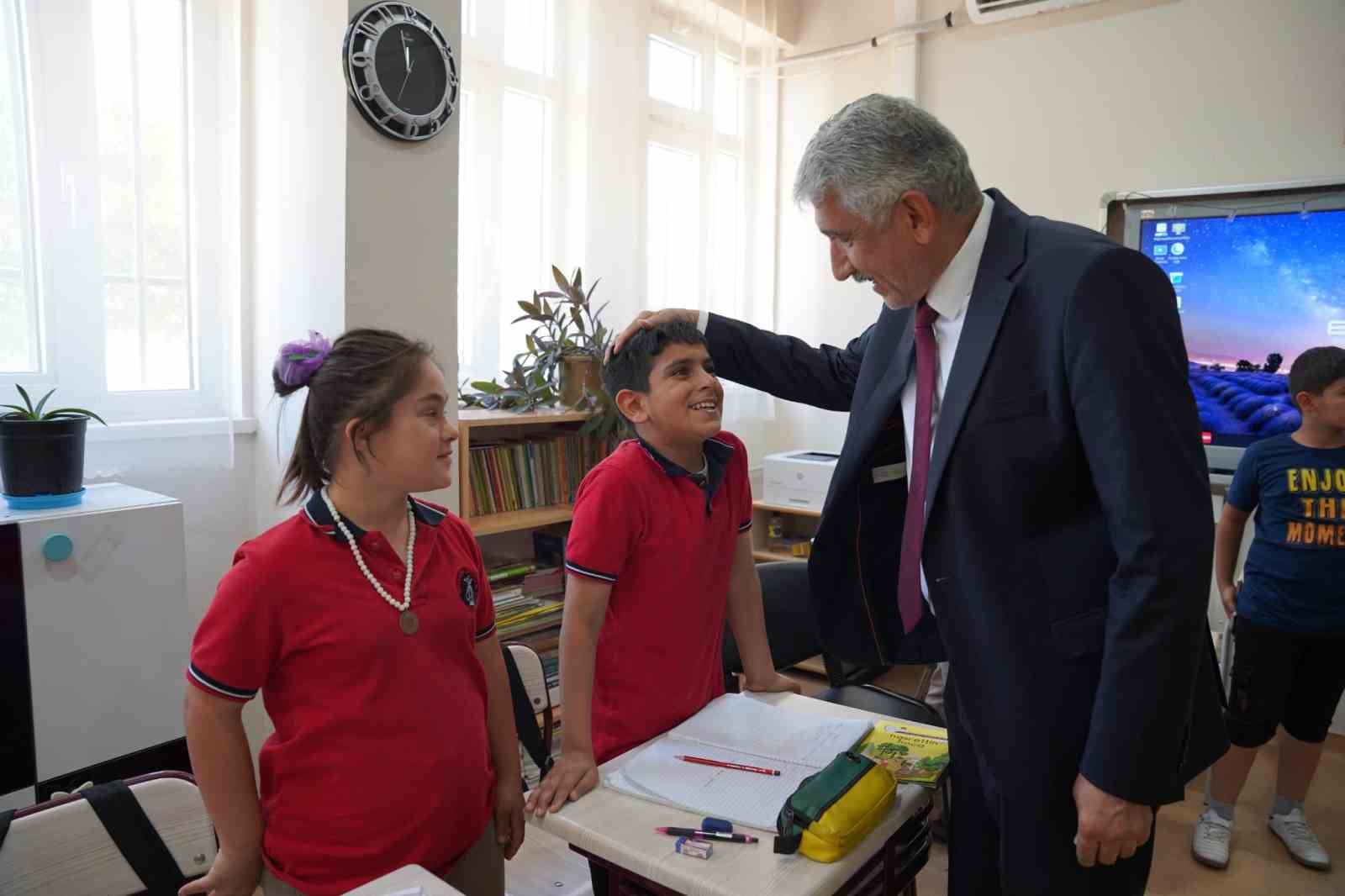 baskan-hallac-tan-ozel-ogrencilere-anlamli-ziyaret