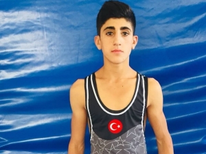 Azat Sarıyar Balkan Şampiyonası İçin Hazır