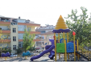 Akçakoca’da Parklar Hem Çoğalıyor Hem Yenileniyor