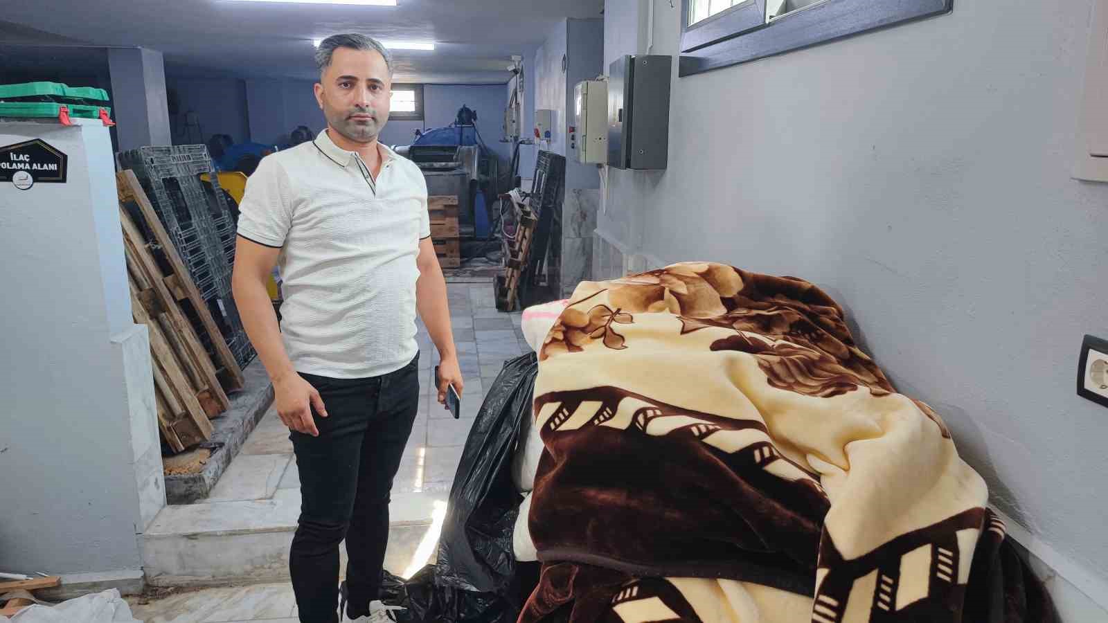 battaniyenin-icinden-cikan-para-ve-cuzdanlari-teslim-etti-yasli-kadin-poseti-sordu