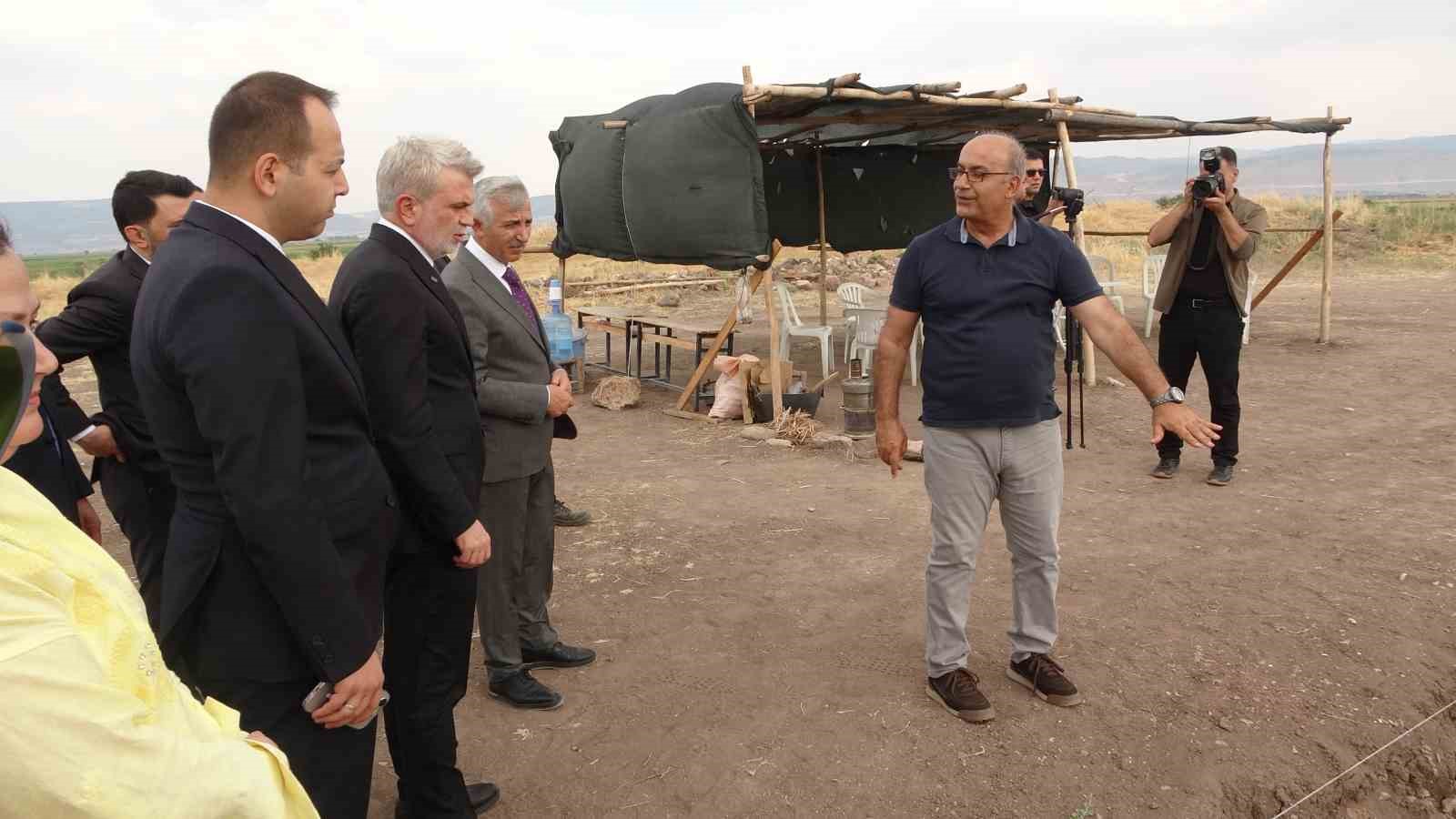 domuztepe-de-mo-9000-yil-oncesine-isik-tutan-kalintilar-gun-yuzune-cikariliyor