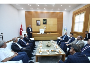 Adalet Bakanı Gül, Sakarya Büyükşehir Belediyesini Ziyaret Etti