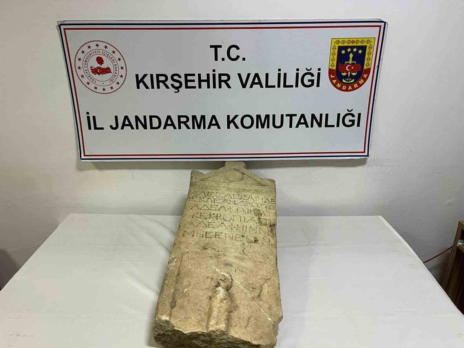 kirsehir-de-roma-donemine-ait-mezar-tasi-ele-gecirildi