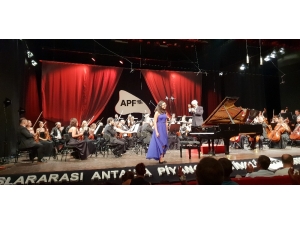 Devlet Konservatuvarı Öğrencisi Piyano Yarışmasından Birincilikle Döndü