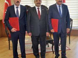 Siyasetçiler, Yüksek Lisans Diplomalarını Aldılar