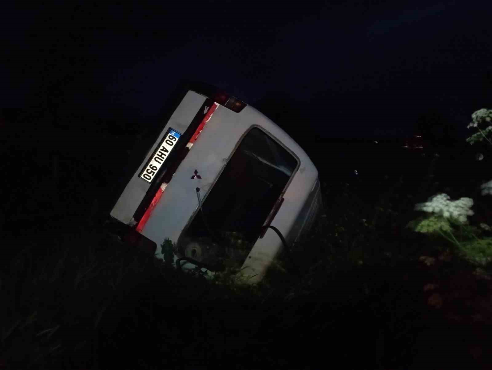 tokat-ta-minibus-takla-atti-1-yarali