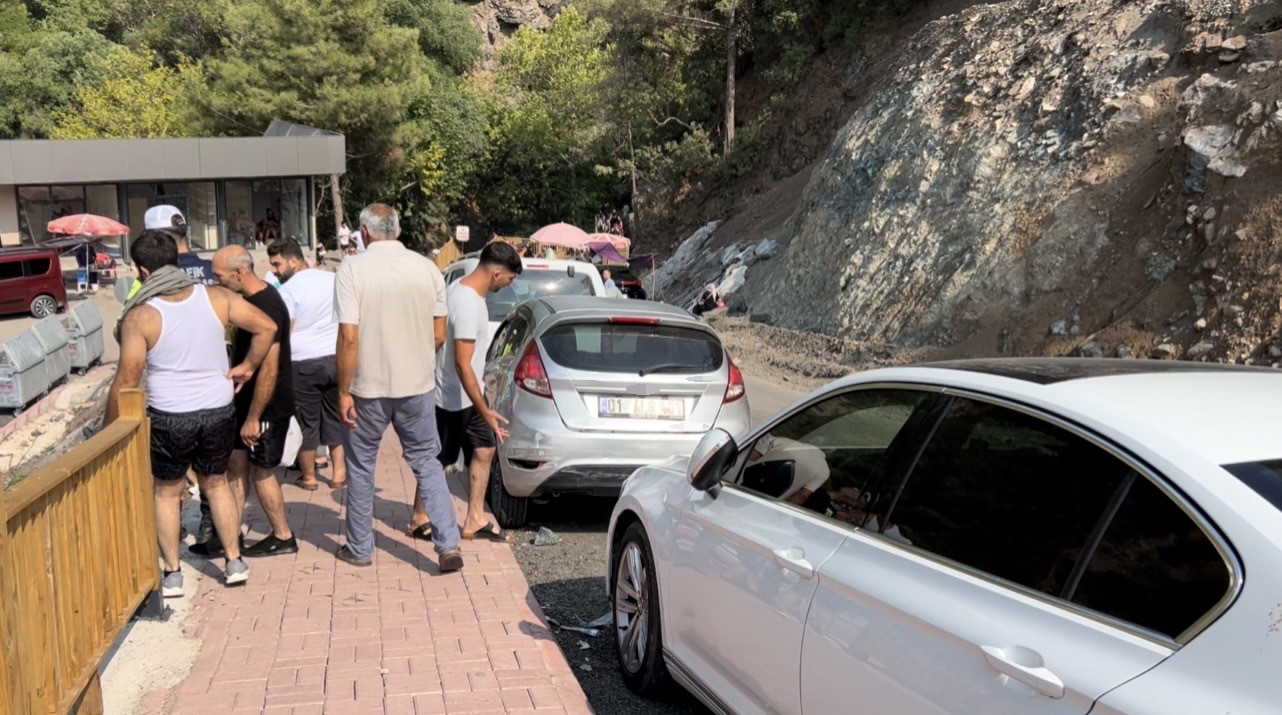osmaniye-de-korkuluklari-kiran-otomobil-alt-otoparka-dustu-5-yarali