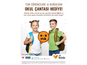 Çocuklara Okul Çantaları Alışveriş Merkezinden