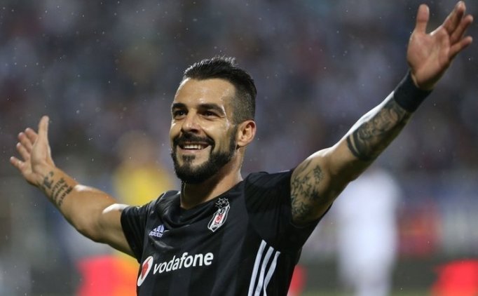 Şenol Güneş'ten Negredo'ya Destek; "önemlisin"