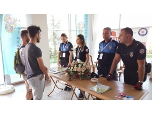 Polis Üniversite Öğrencilerini Bilgilendirdi