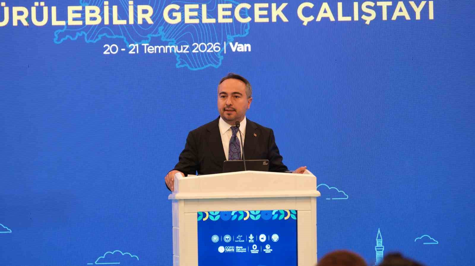 bakan-yardimcisi-burak-demiralp-van-golu-nde-yillarin-biriktirdigi-kirlilik-yukune-nester-vurduk