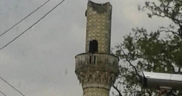 Balıkesir'de 4 Dakika Süren Dolu Yağışı Cami Minaresini Yıktı