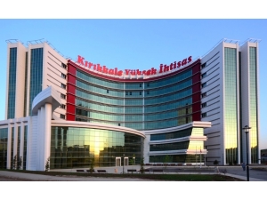 Genç Kadından 24 Adet Kitle Çıkartıldı