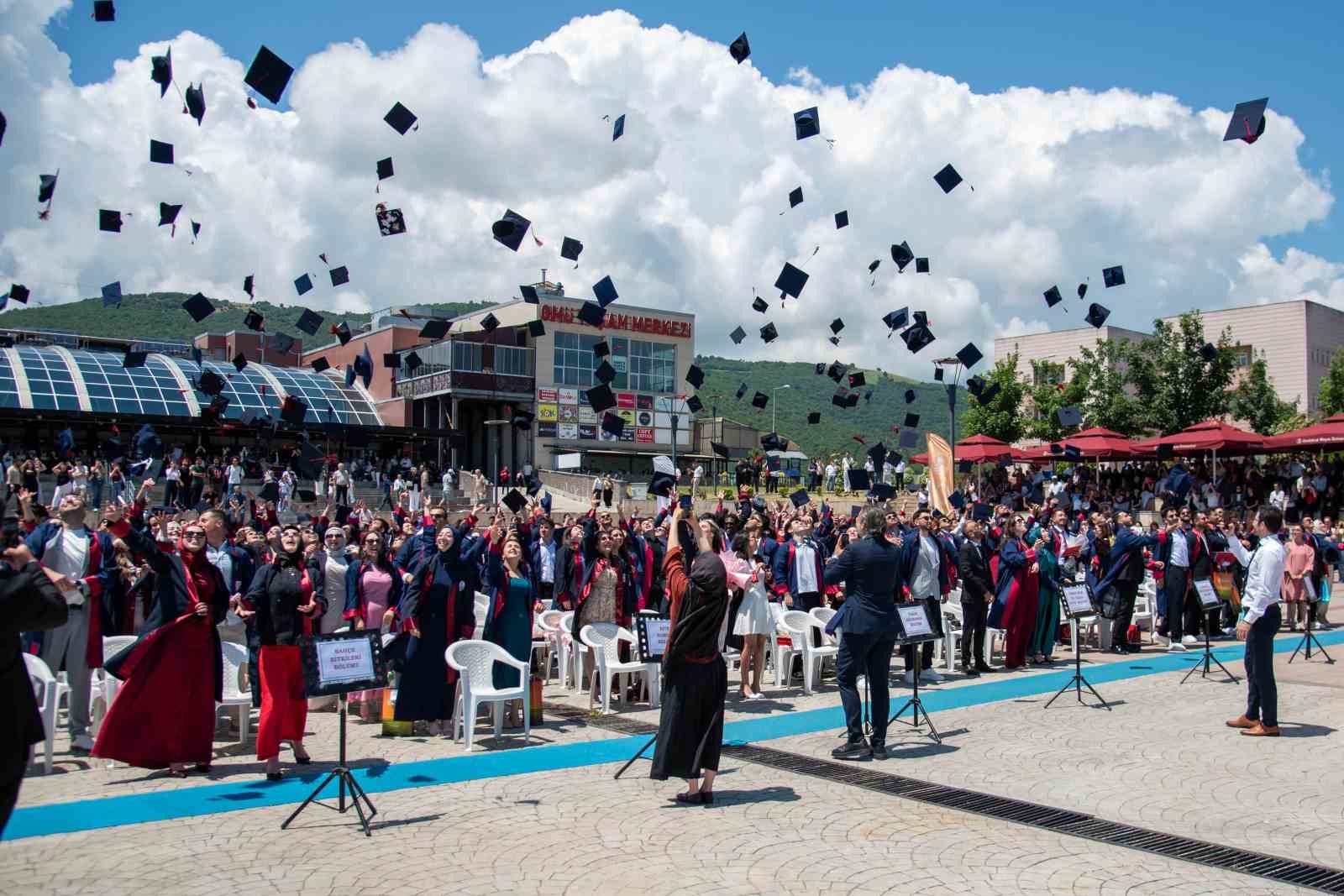 omu-ziraat-fakultesi-nde-mezuniyet-coskusu-210-genc-muhendis-kep-firlatti