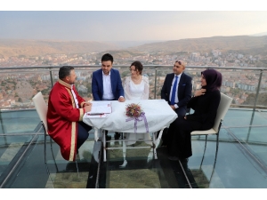 Cam Seyir Terasında Nikah