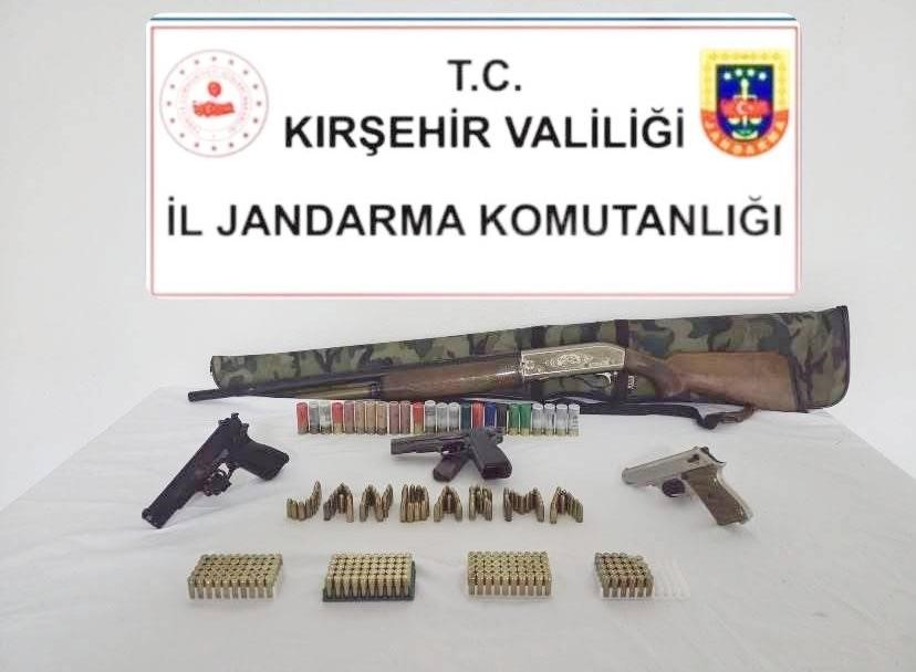 kirsehir-de-ruhsatsiz-silah-operasyonu-4-silah-ele-gecirildi