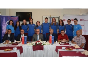 Anadolu Üniversitesi Bayan Voleybol Takımı Tanıtıldı