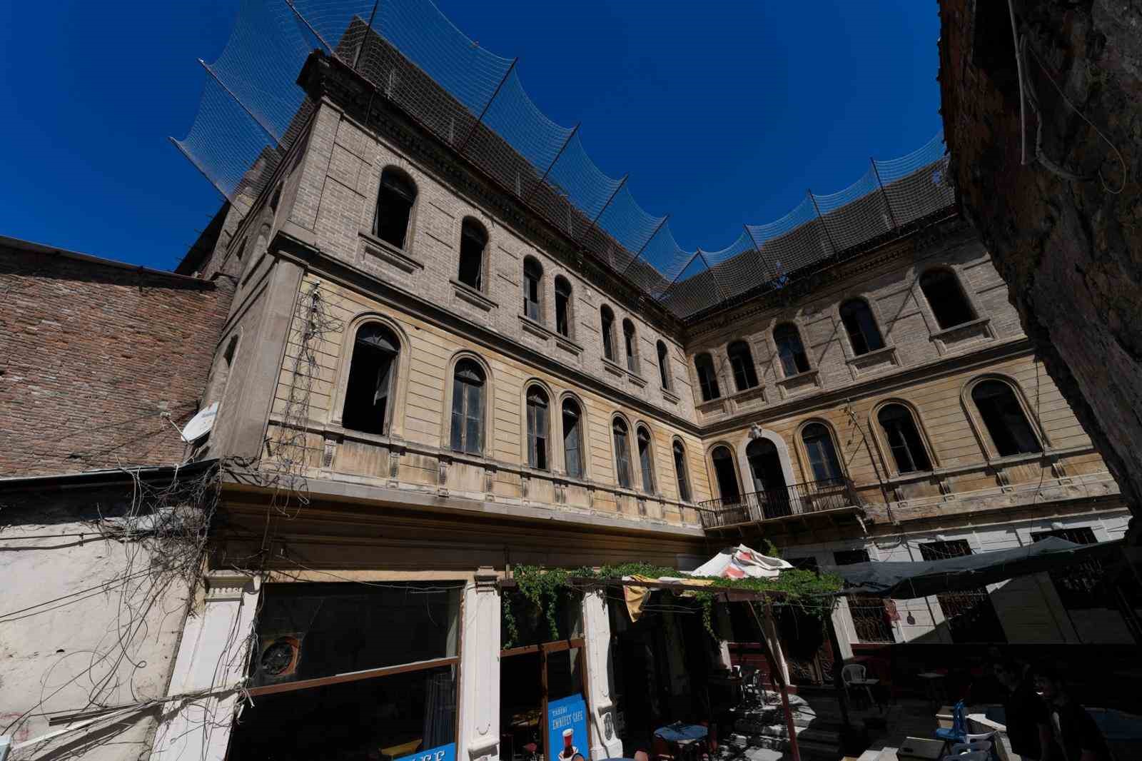 izmir-in-simge-yapisi-cihan-palas-yeniden-hayat-buluyor