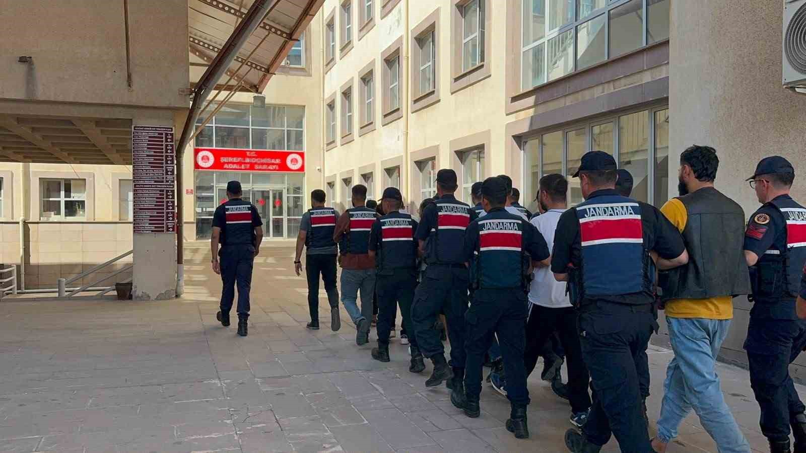 sereflikochisar-da-uyusturucu-operasyonunda-17-gozalti