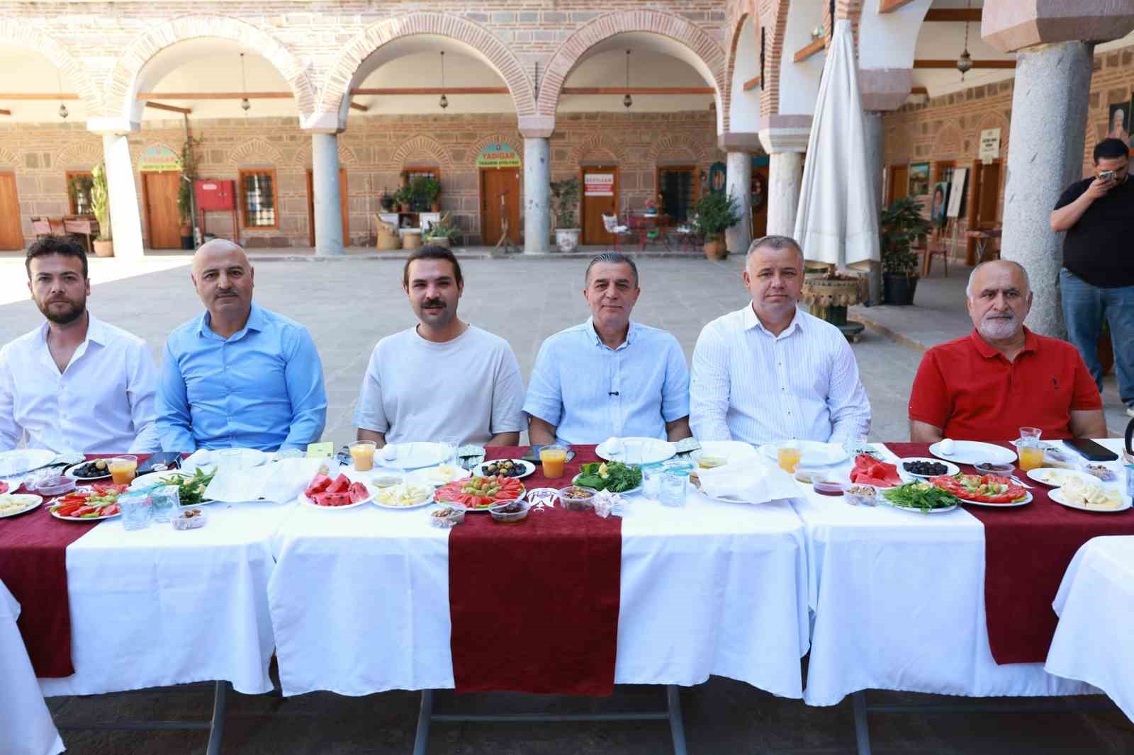 kursunlu-han-a-sanat-vizyonu-masaya-yatirildi