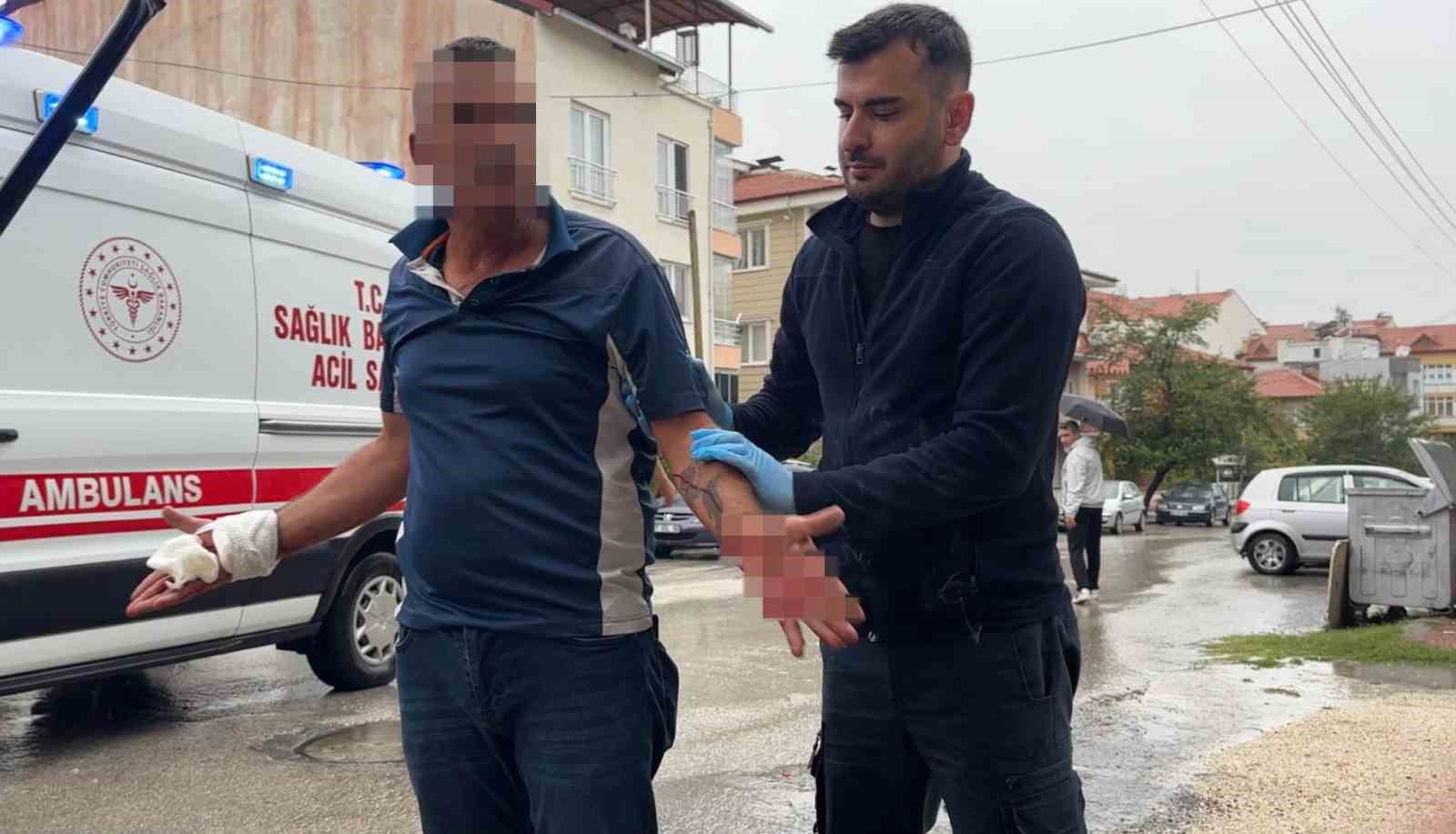 kendi-intihar-tesebbusunu-ihbar-edip-polisle-pazarliga-oturdu-polis-gitmeden-ben-gitmiyorum