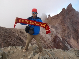 İddiayı Kaybetti Erciyes’in Zirvesine Çıktı