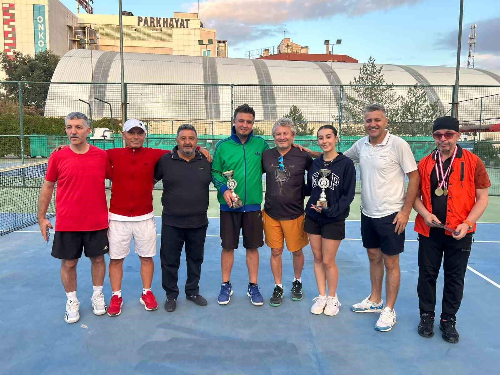 zafer-mix-cup-2026-tenis-turnuvasi-sona-erdi