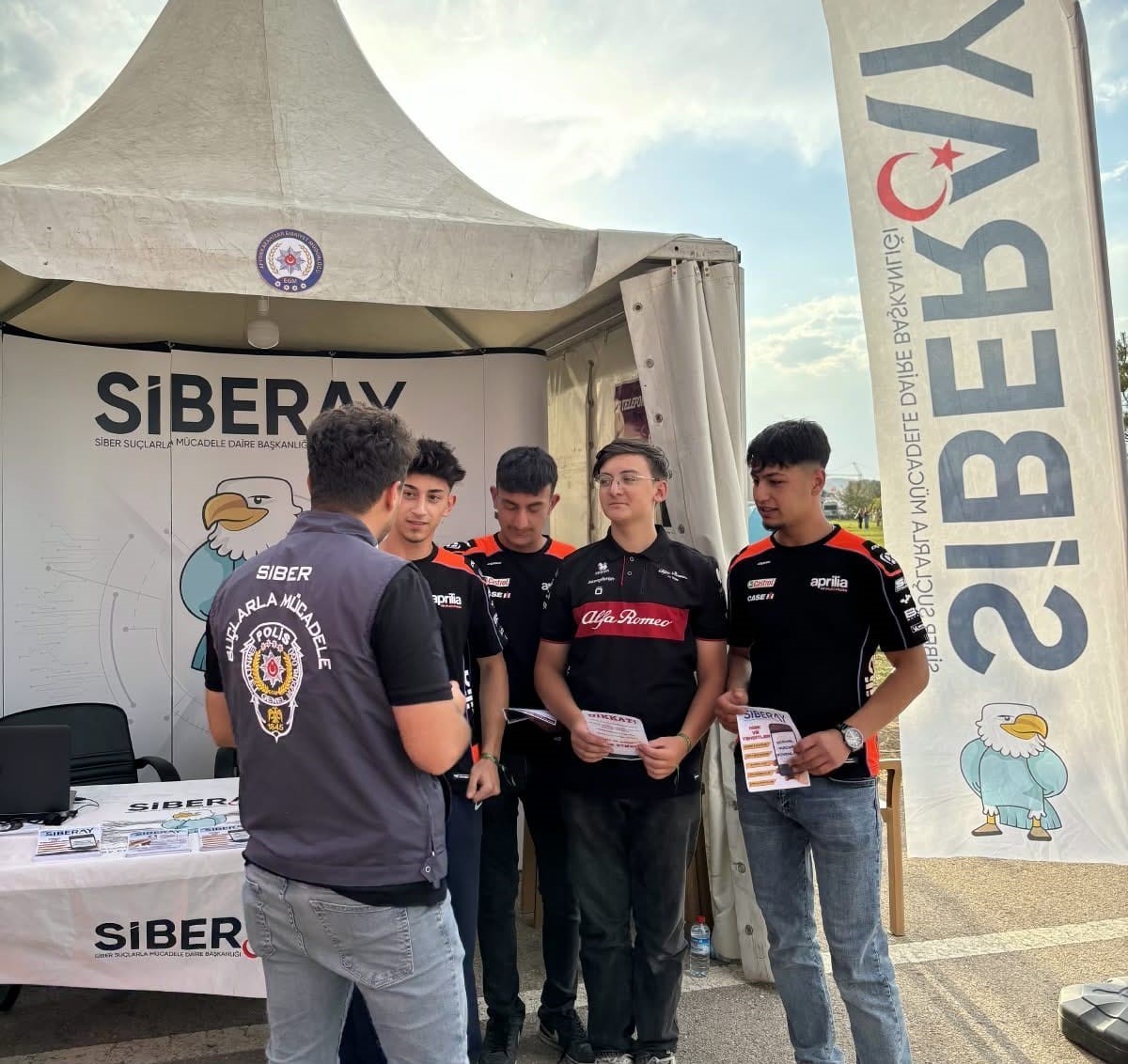 polis-105-bin-kisiye-siber-guvenligi-anlatti
