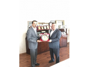 Hayırsever İşadamı Kaplan’a Plaket Verildi