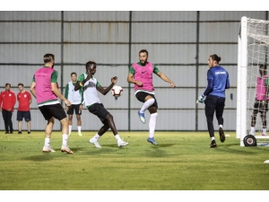 Çaykur Rizespor Antrenmana Mehmet Ali Karaca İle Çıktı