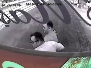 Görme Engelli Vatandaşı Karşıdan Karşıya Geçiren Şoför O Anları Anlattı