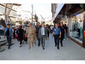 Hakkari Valisi Toprak, Esnafları Ve Vatandaşı Ziyaret Etti