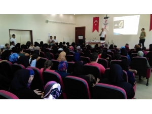 Suriyelilere Aile İçi Şiddet Ve Erken Yaşta Evlilik Anlatıldı