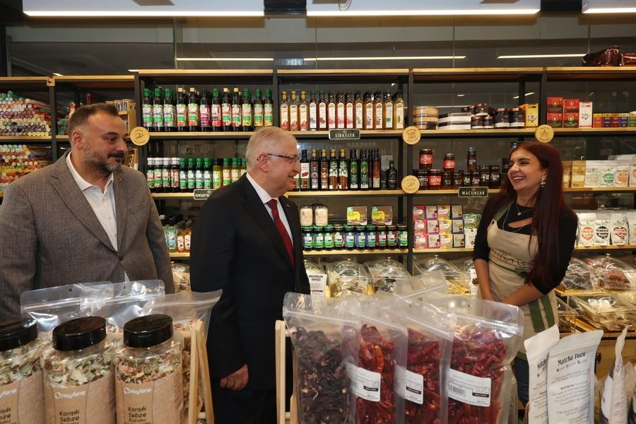 bakan-guler-istanbul-da-esnaf-ziyareti-gerceklestirdi