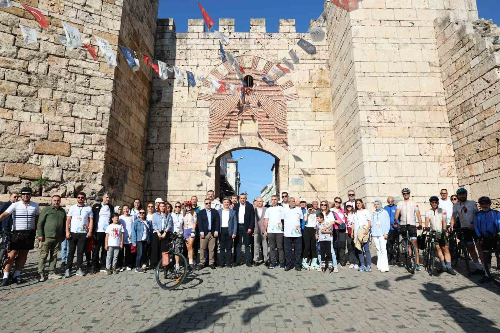 bursa-da-arabasiz-bir-gun-hareketli-bir-kent