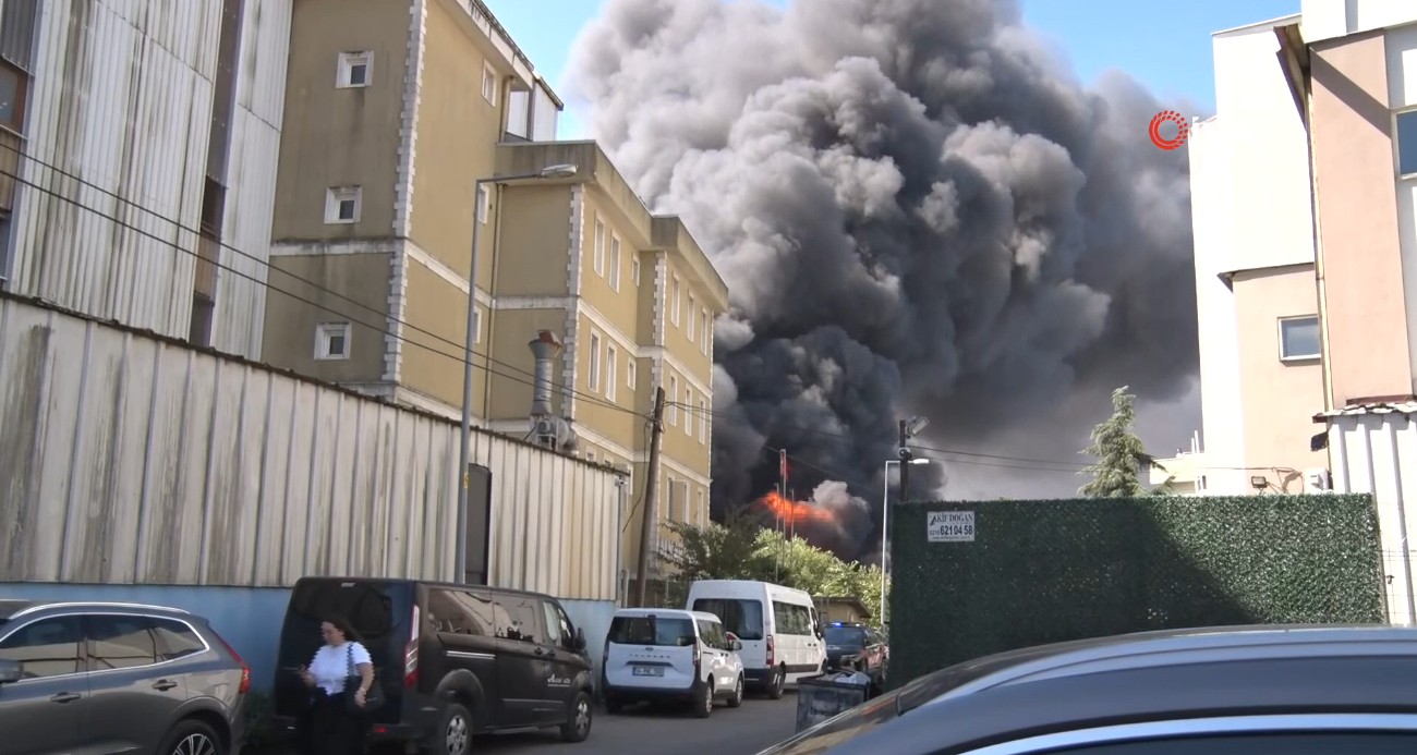 tuzla-da-deri-sanayi-bolgesinde-buyuk-fabrika-yangini