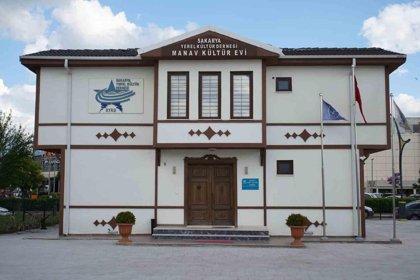 700-yillik-manav-turkmen-kulturu-bu-cati-altinda-yasatiliyor