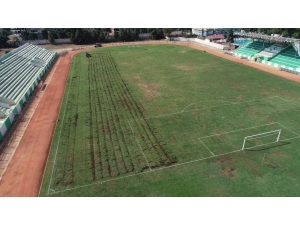 Salihli’de Ramiz Turan Stadı’nın Çimleri Yenileniyor