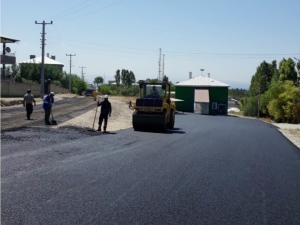 Mahalleliler Tozlu Yollardan Kurtuldu