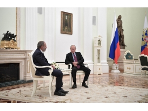 Rusya Devlet Başkanı Putin, Ermenistan Başbakanı Paşinyan İle Görüştü