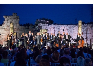 Perge Antik Kenti’nde Strauss Rüzgârı Esti