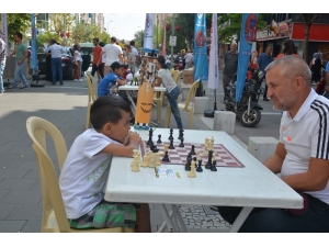 Uşak’ta Satranç Günleri Başladı