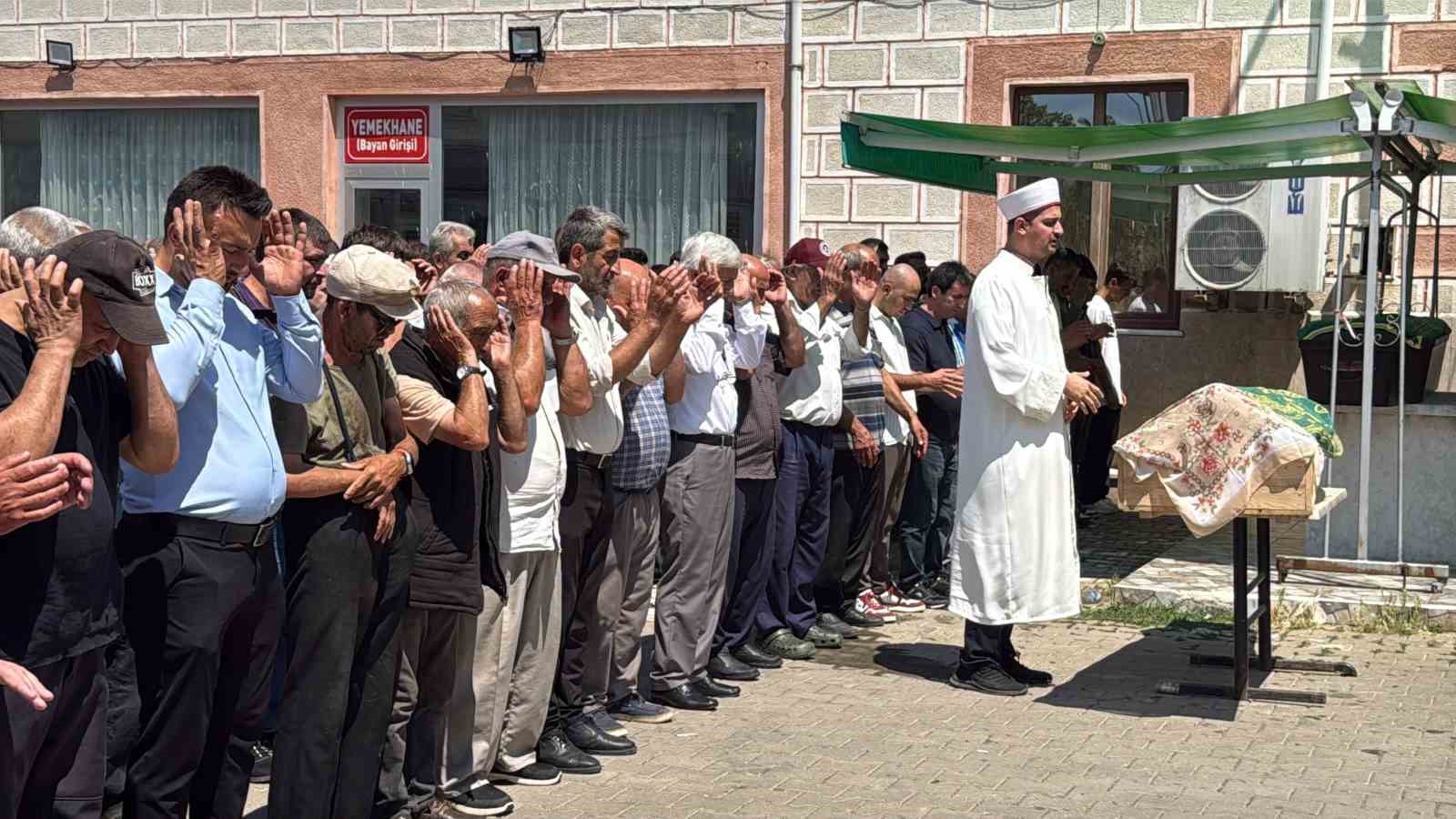 trafik-kazasinda-hayatini-kaybeden-cift-son-yolculuguna-ugurlandi