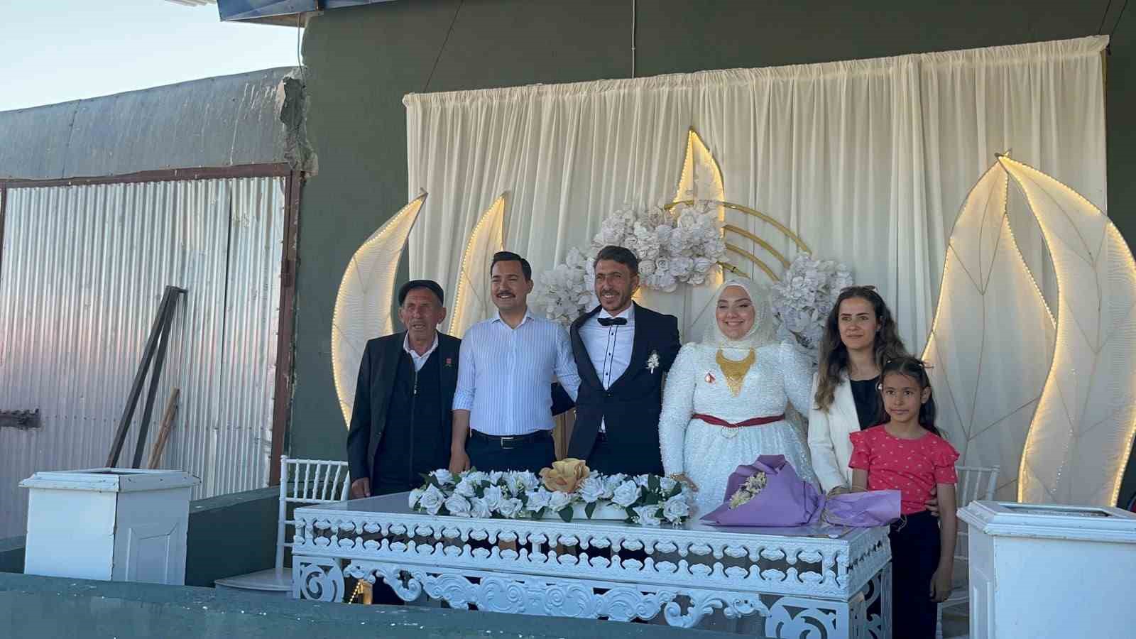 kaymakam-demirtas-gelekci-ailesinin-mutluluguna-ortak-oldu