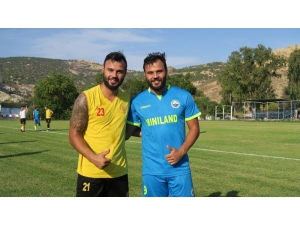 İkiz Golcüler Dostluk Maçında Rakip Oldu