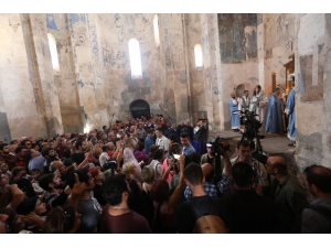 Bakan Ersoy Akdamar’da Yapılan Ermeni Ayinine Katıldı